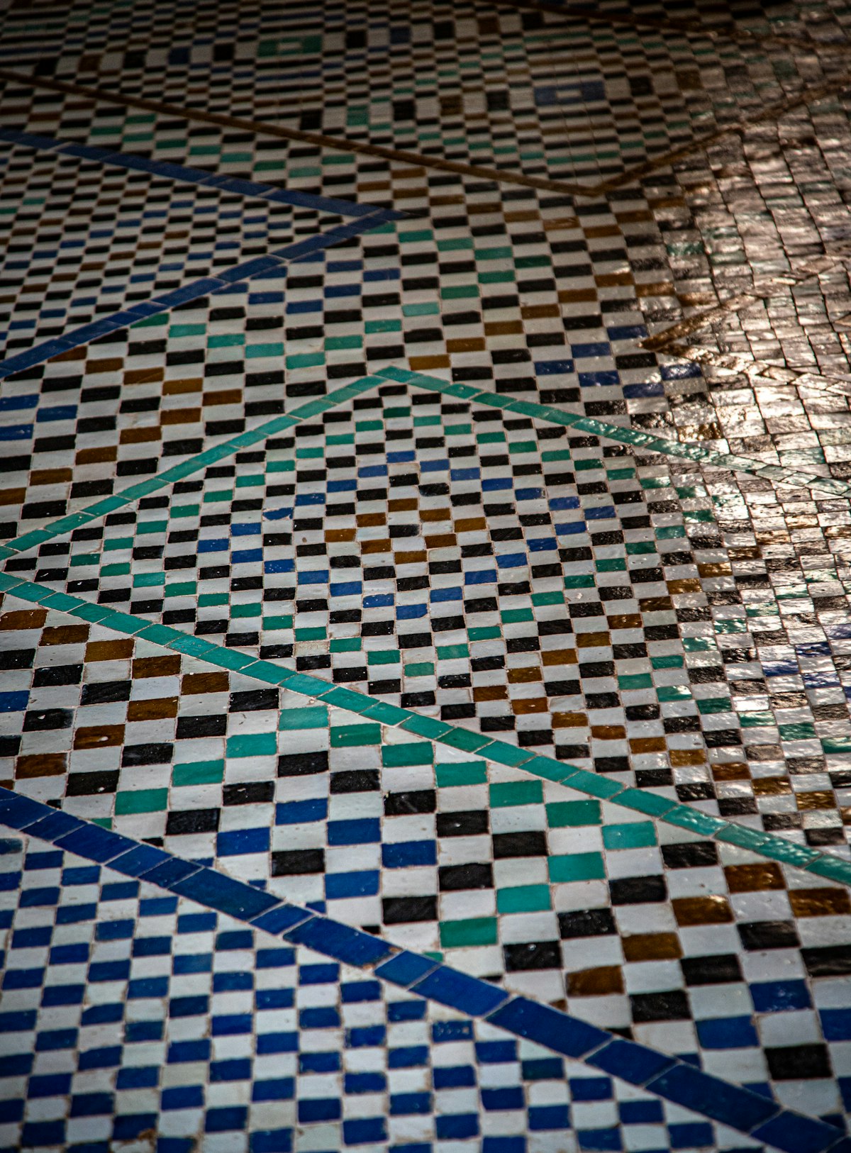 Укладка плитки на пол